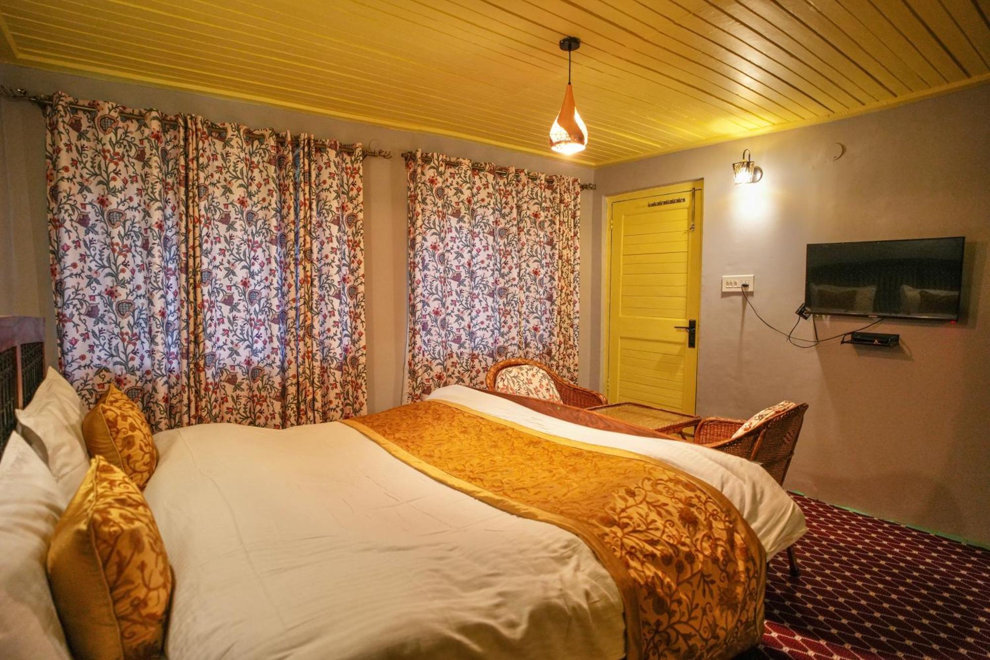Hotel Little Silver Pahalgām Kültér fotó